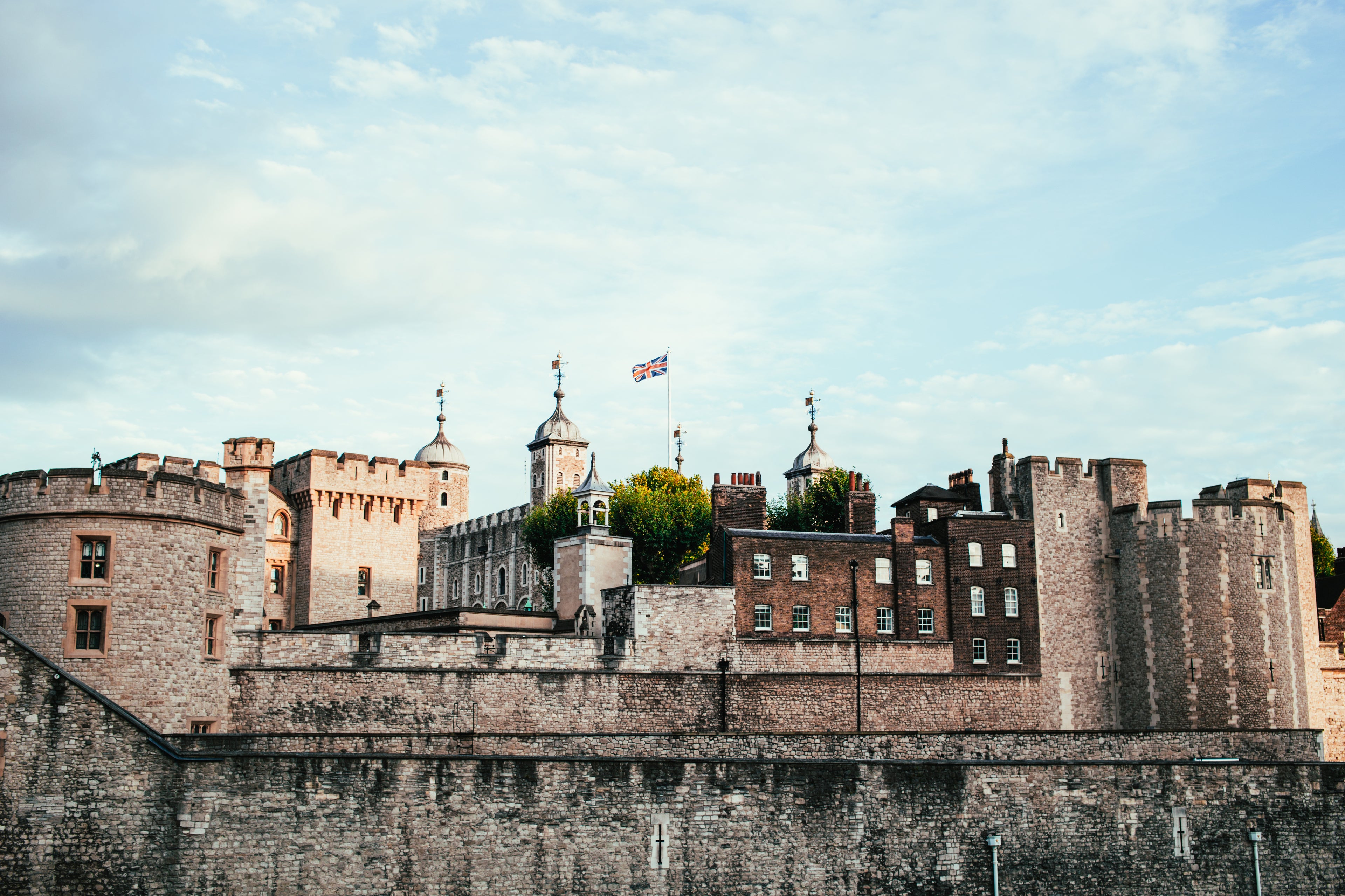 union-jack-flies-above-castle